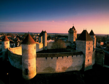 Château de Blandy-les-Tours au coucher du soleil